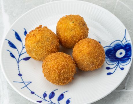 Крокеты с сыром и хамоном