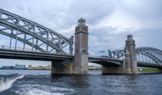 Большеохтинский мост, единственный с такой конструкцией в Петербурге