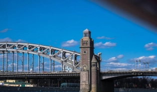 Большеохтинский мост Петра Великого. Единственный мост на Неве с верхними опорными арками