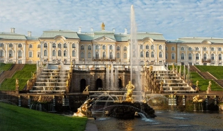 Большой дворец и Большой каскад – самый главный фонтан Петергофа
