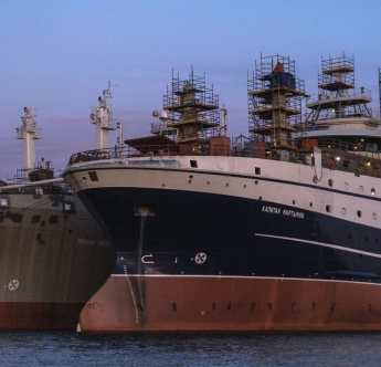 Морозильные рыболовные траулеры проекта СТ-192. Огромные корабли-заводы, созданные для добычи и переработки минтая и сельди