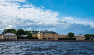 Меньшиковский дворец – самый роскошный дворец Петербурга начала 18-ого века. Даже роскошнее, чем у Царя