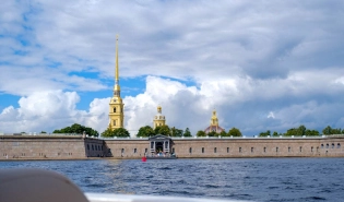 Петропавловская крепость и Невские ворота
