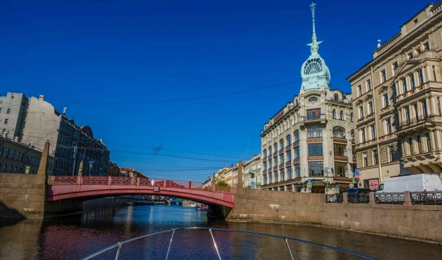 Универмаг "У Красного моста", один из самых люксовых магазинов Петербурга